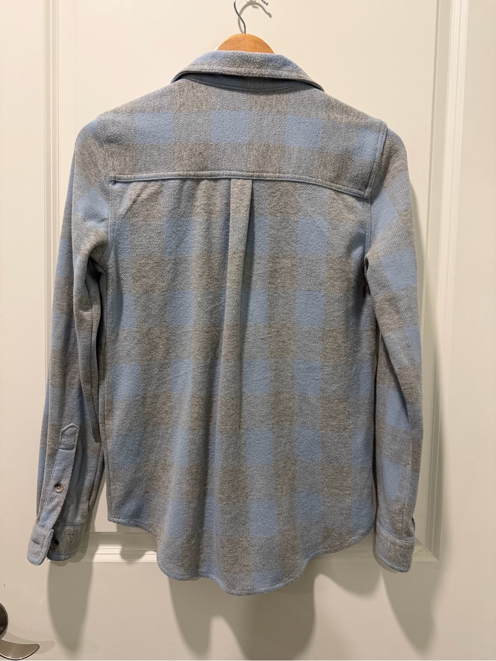 beachlunchlounge Blue and Gray Button-Down Shirt - Picture 4 of 5